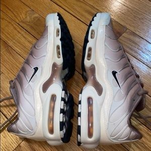 NIKE AIR MAXES TN AIR
